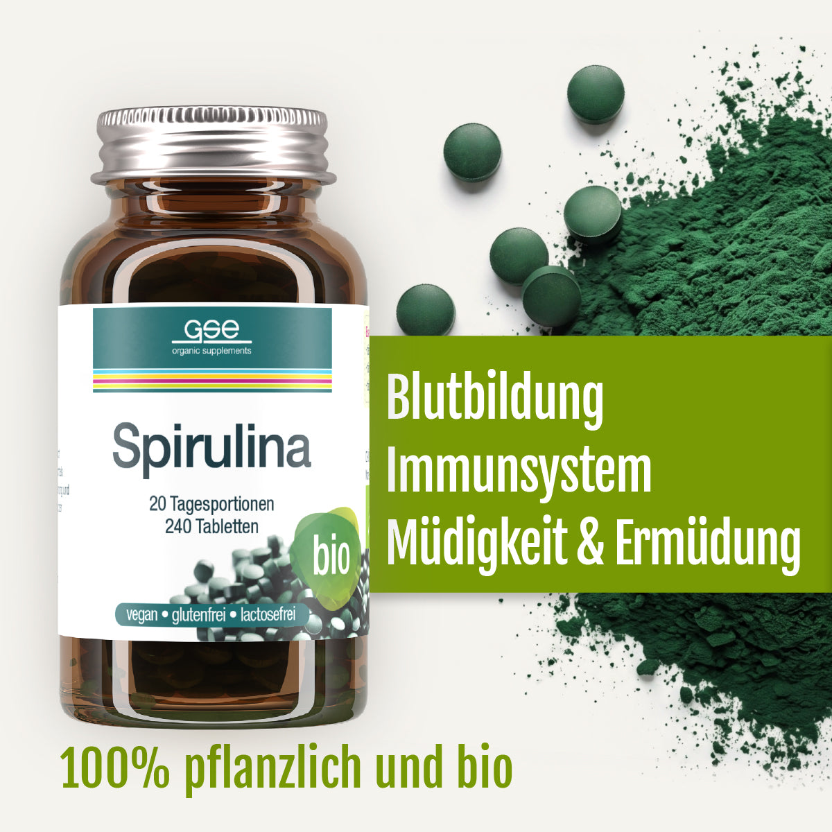 Neben leuchtend grünem Pulver und Tabletten steht eine Flasche „Naturland Bio Spirulina (Tabletten)“ von gse.organic.supplements. Unterstützt die Blutbildung und das Immunsystem, wirkt ermüdungslindernd. 100 % pflanzlich, aus biologischem Anbau, gluten- und laktosefrei, natürliche Eisenquelle.